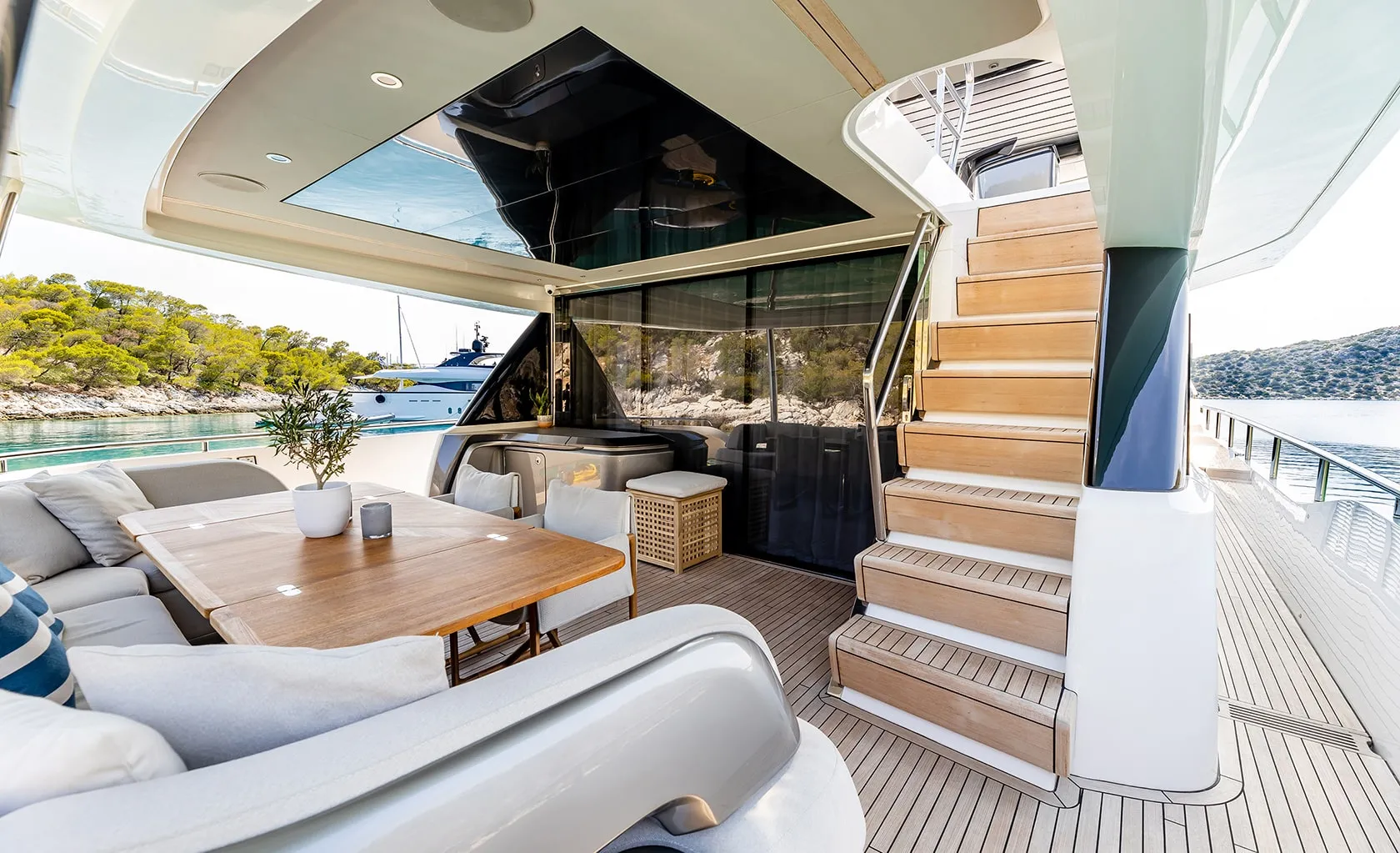 VISTA Aft deck