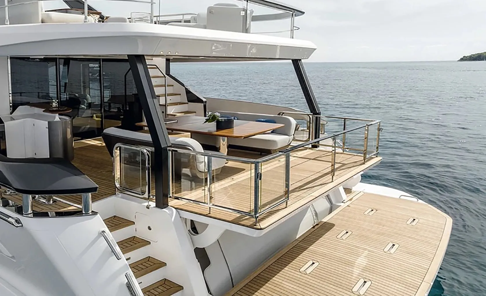 VIVA II Aft deck