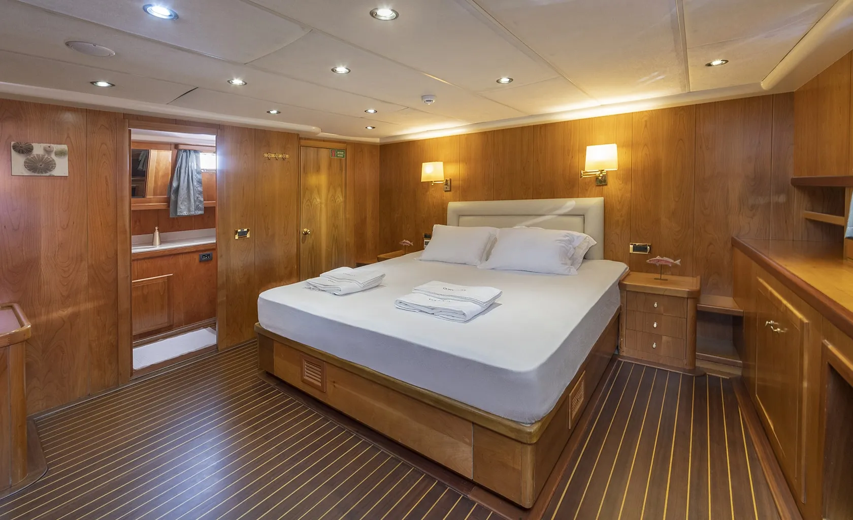 QUEEN OF SEA Double cabin