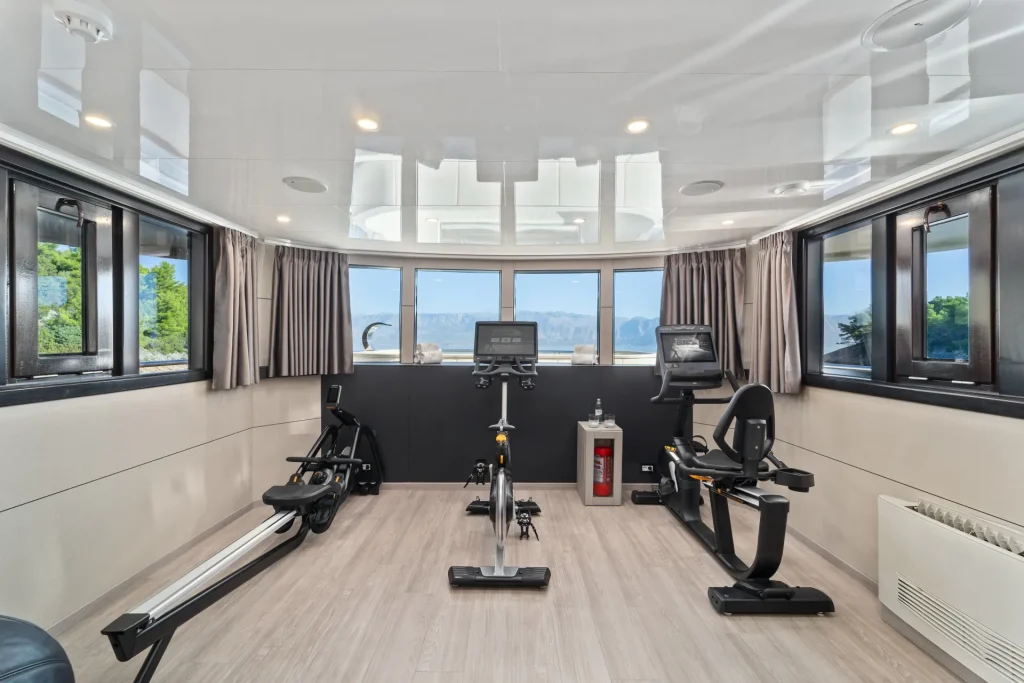 FREEDOM Gym - Sun deck