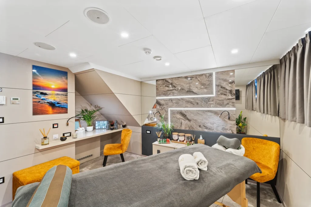 FREEDOM Massage room - Lower deck