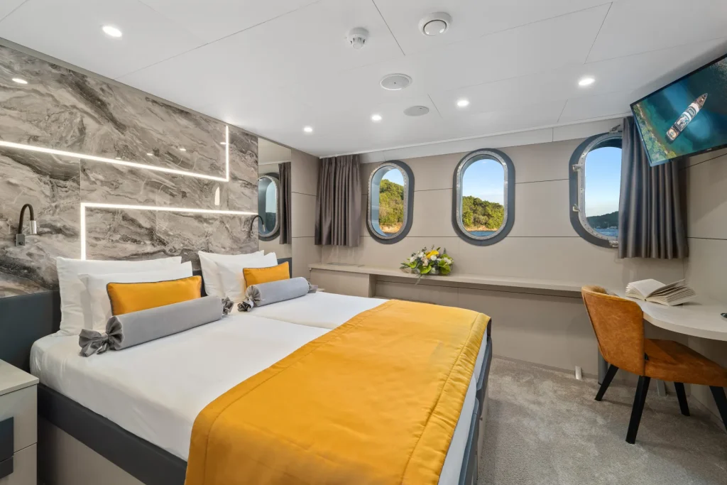 FREEDOM Double stateroom - Main deck