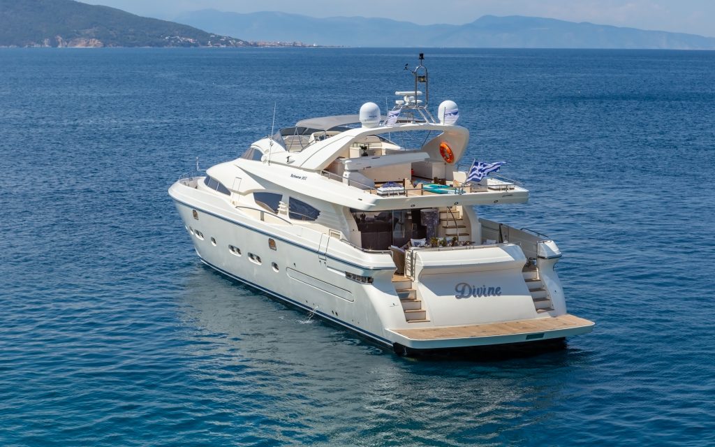 Yacht exterior image