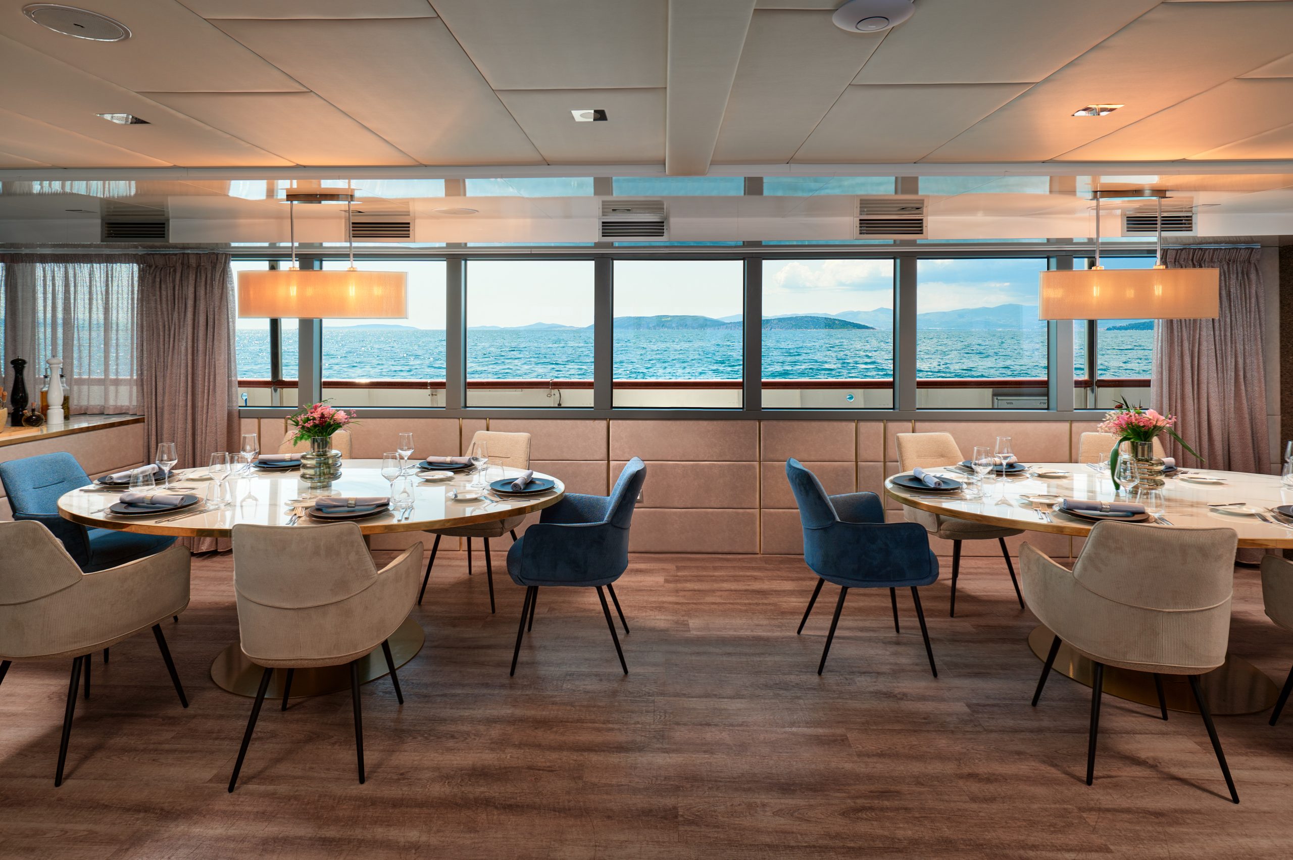 OHANA Salon - Upper deck