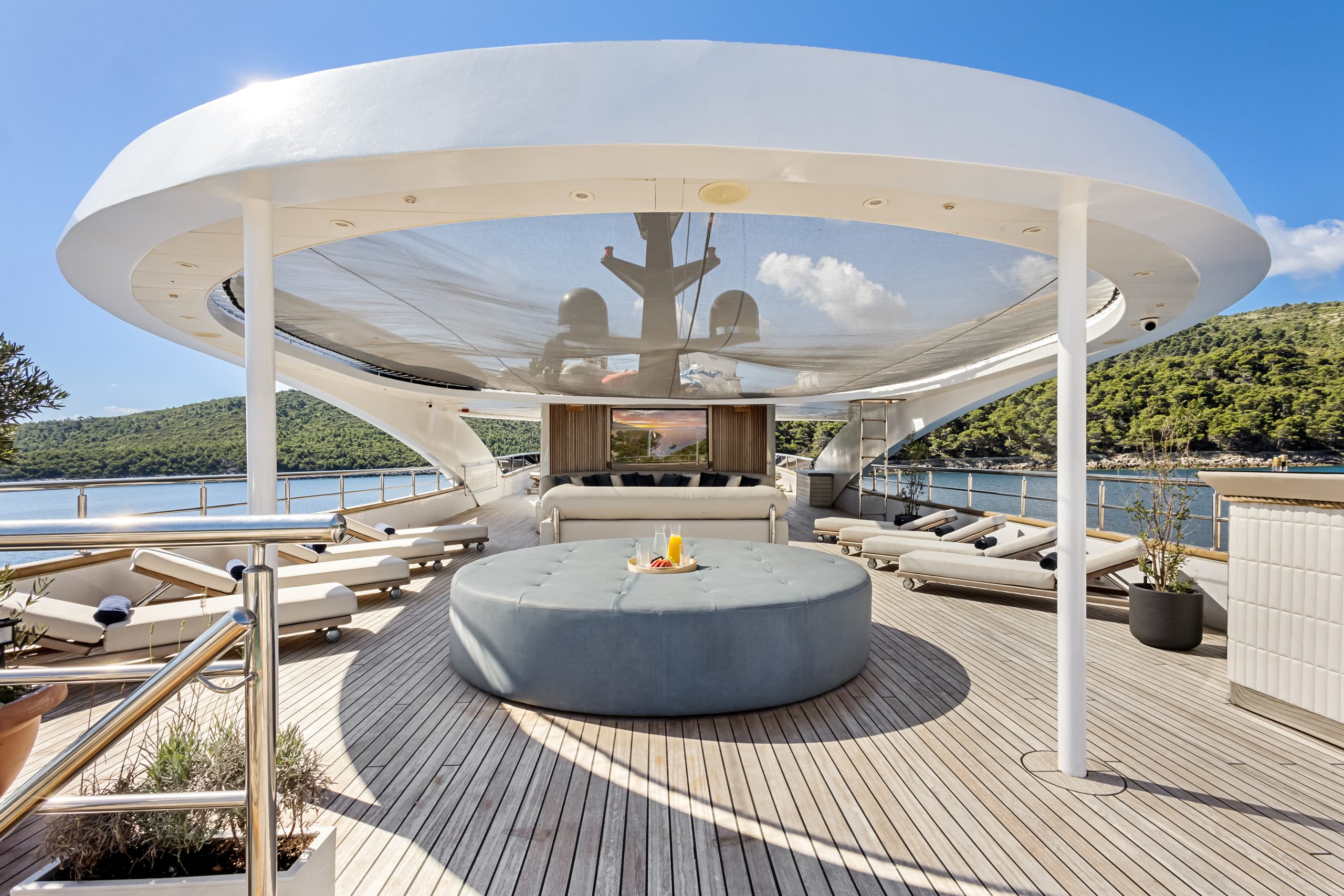 BELLA Lounge area - Sun deck