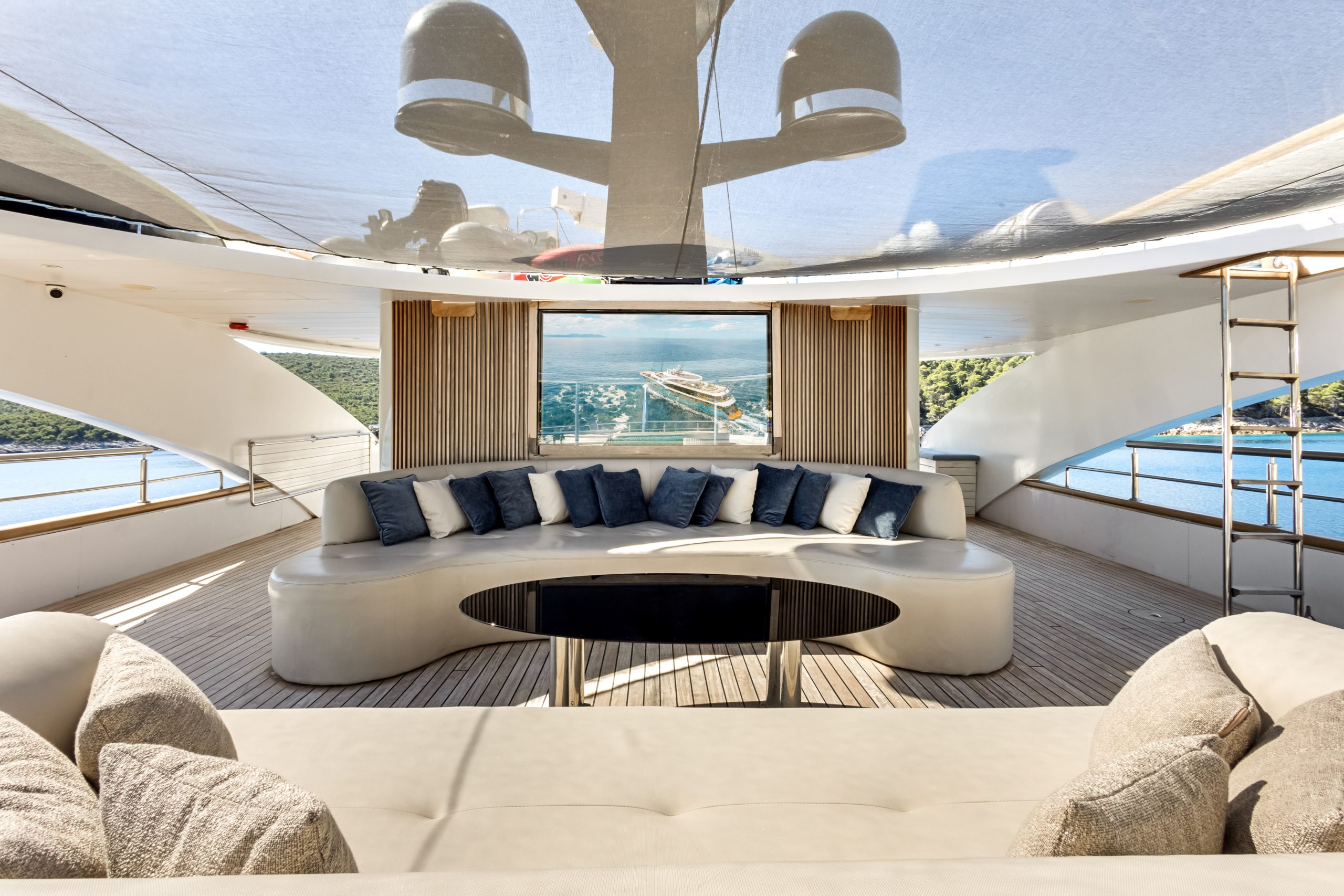 BELLA Lounge area - Sun deck