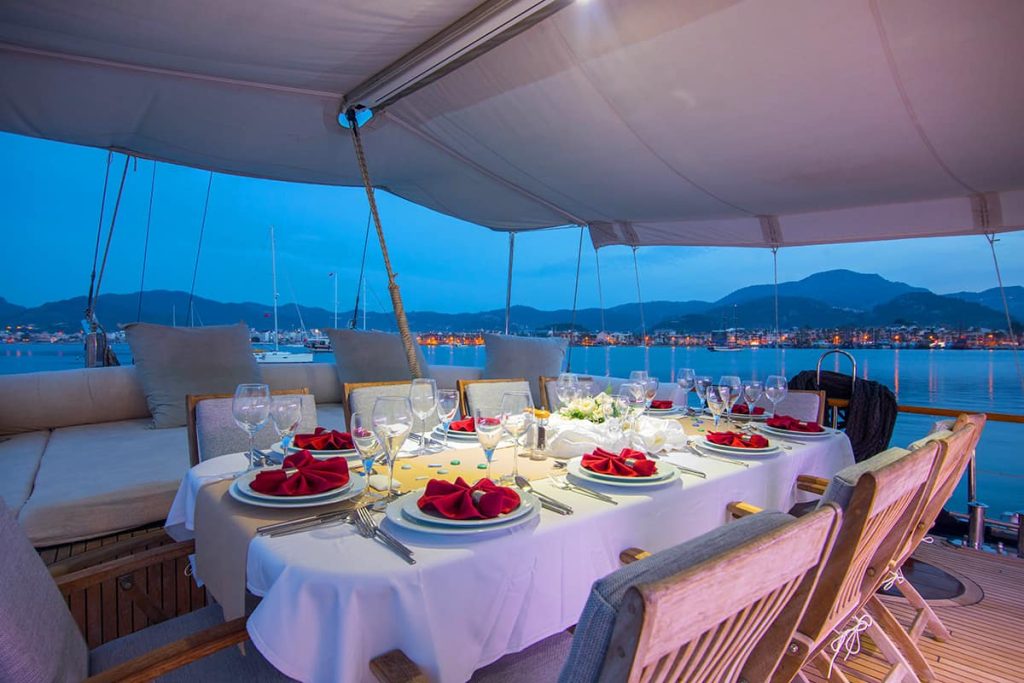 Yacht exterior image