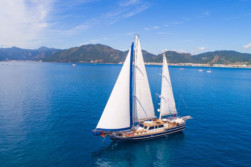 Yacht exterior image