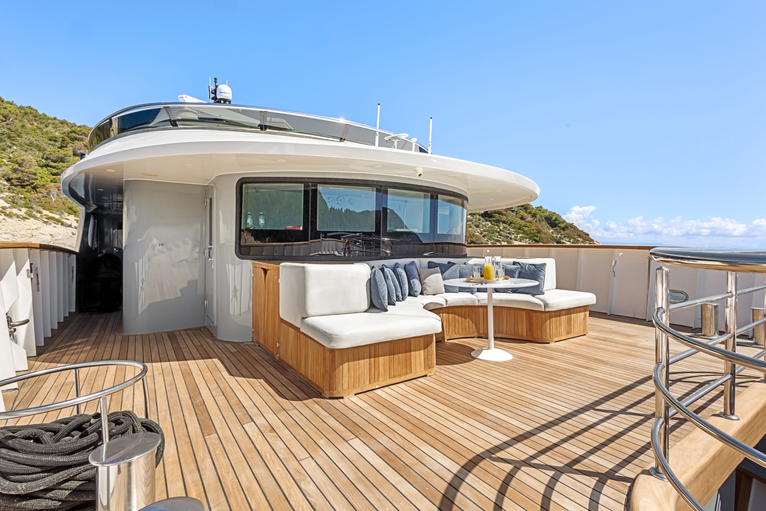 BELLA Foredeck Bow - Upper deck