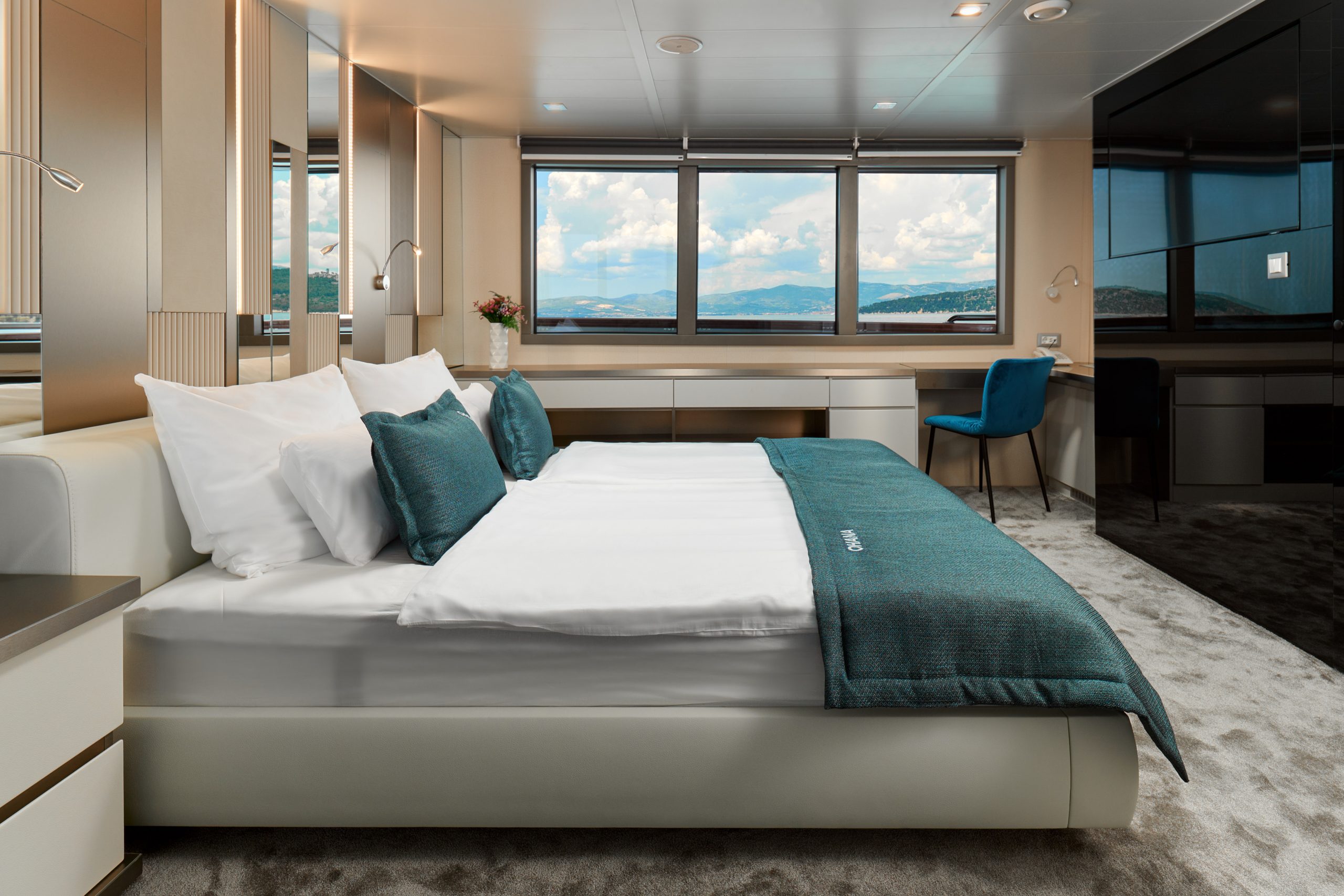 OHANA Master stateroom - Upper deck