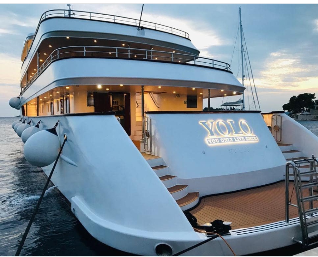 Yacht exterior image