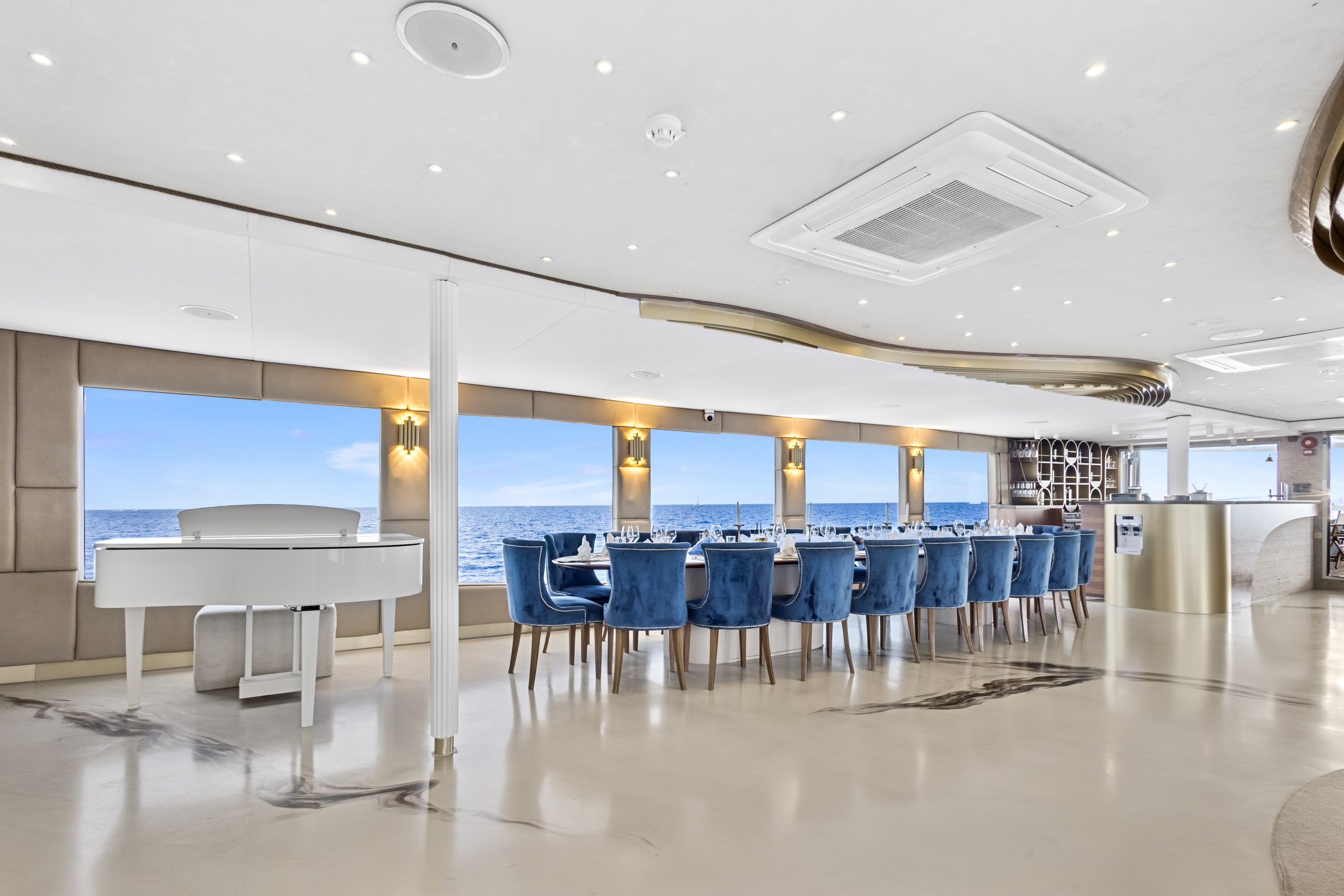 BELLA Salon - Upper deck