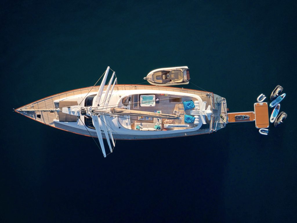 Yacht exterior image