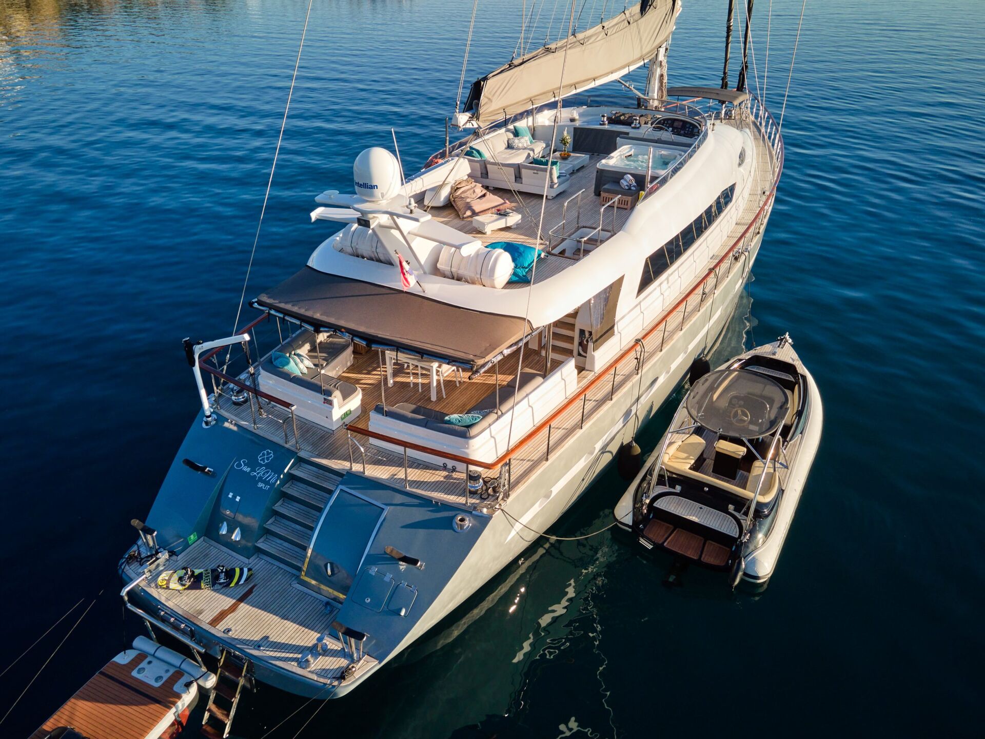 Yacht exterior image