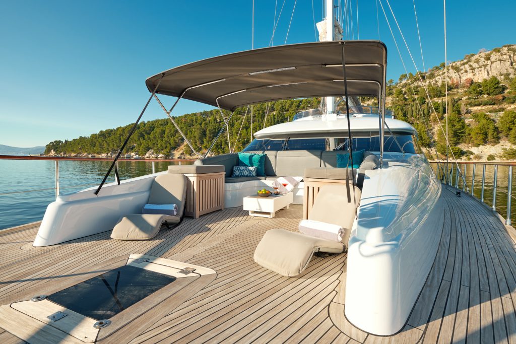 Yacht exterior image