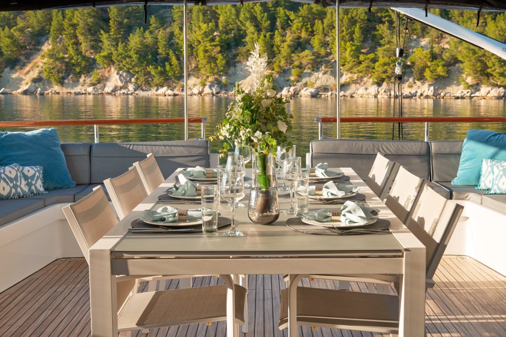 Yacht exterior image