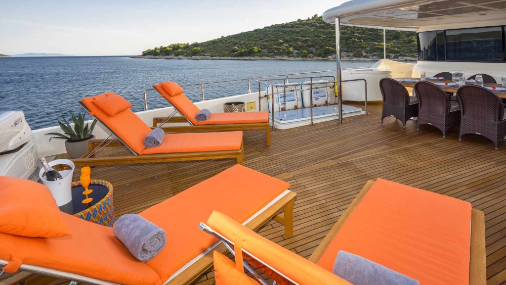 Yacht exterior image