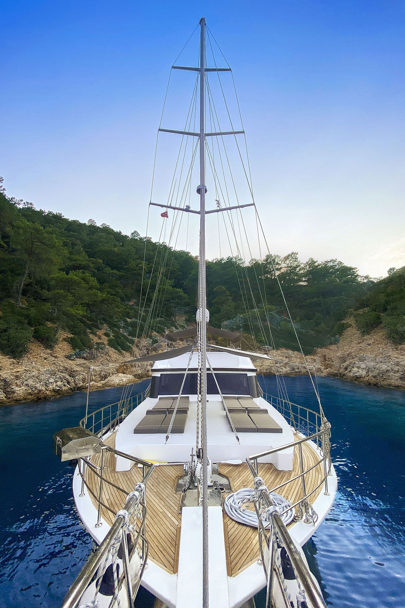 Yacht exterior image