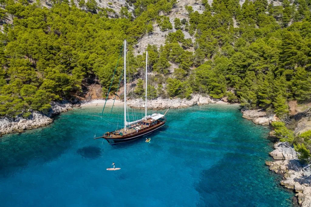 Yacht exterior image