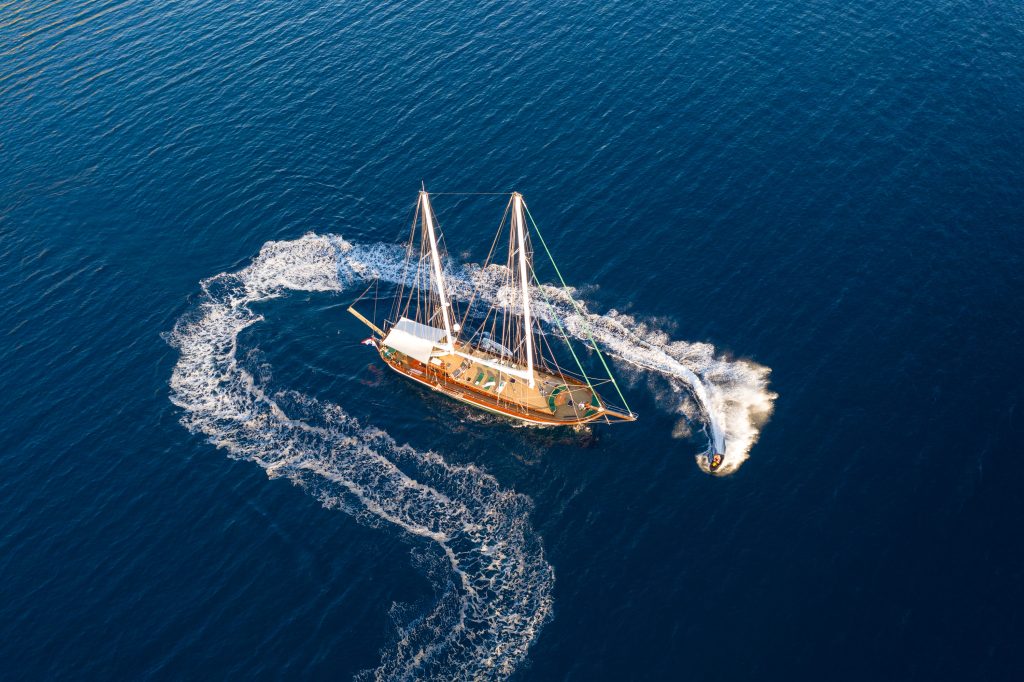 Yacht exterior image