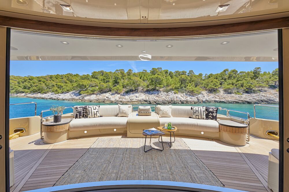 Yacht exterior image