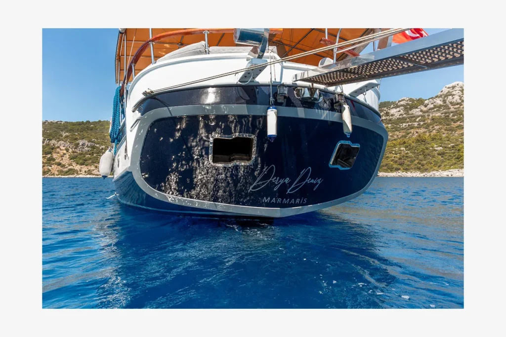 Yacht exterior image