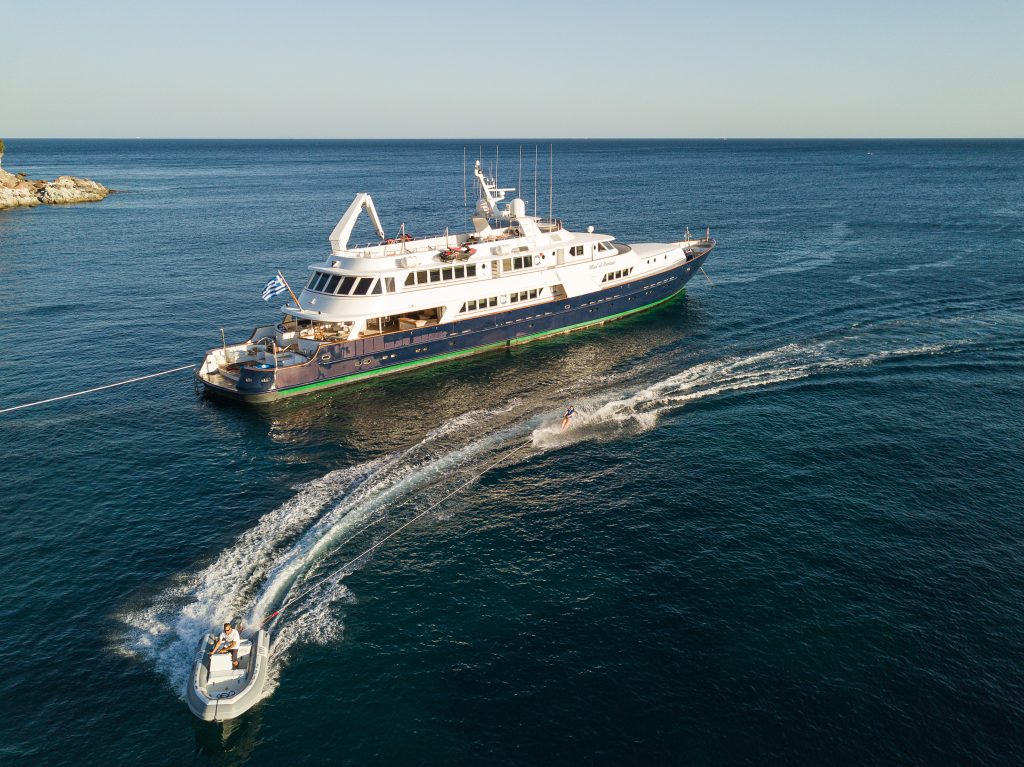 Yacht exterior image