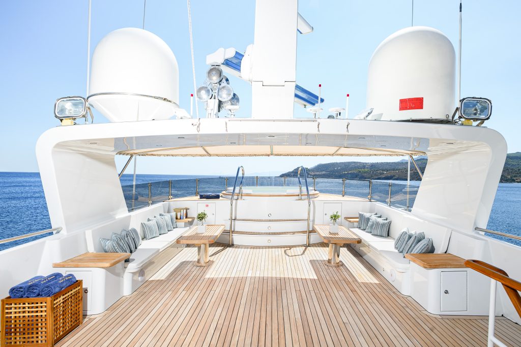 Yacht exterior image
