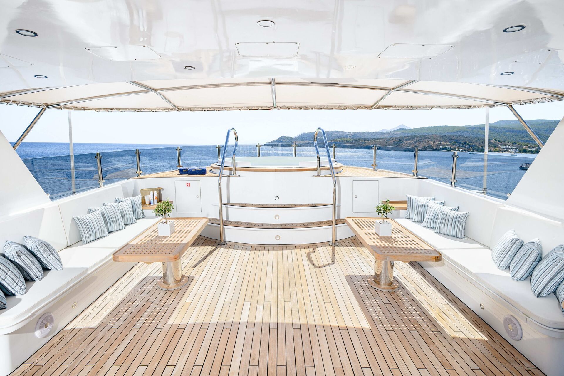 Yacht exterior image