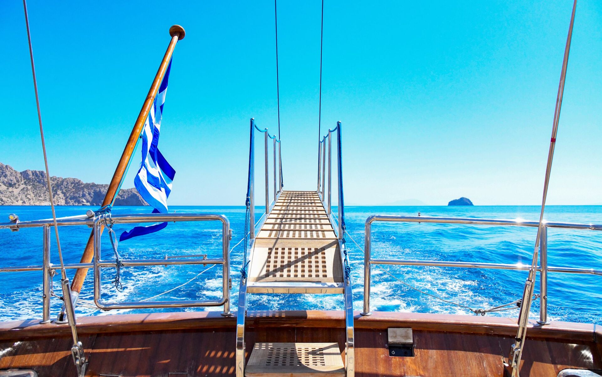 Yacht exterior image