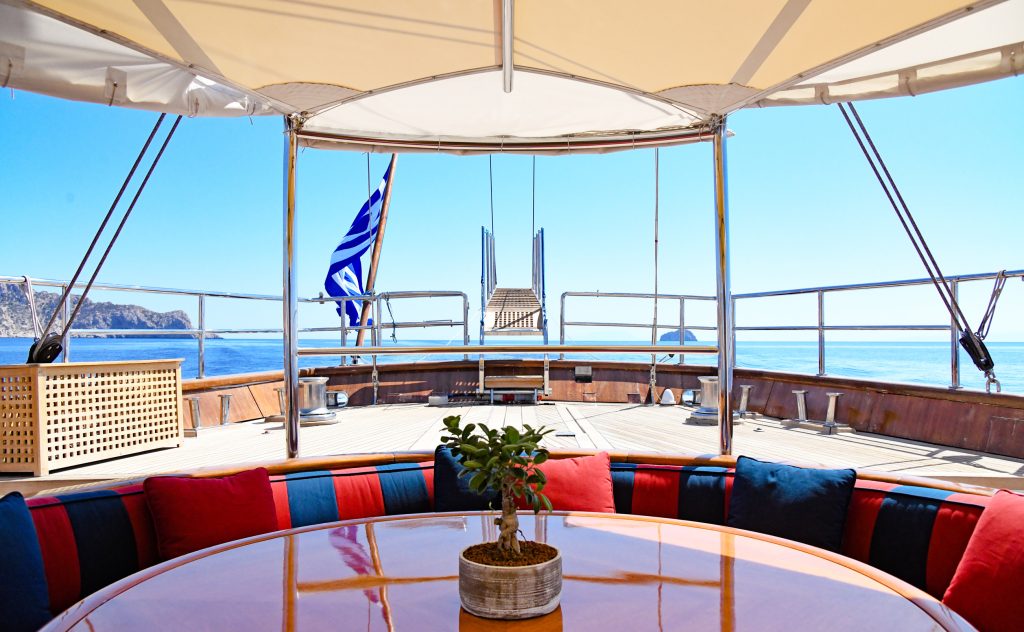 Yacht exterior image