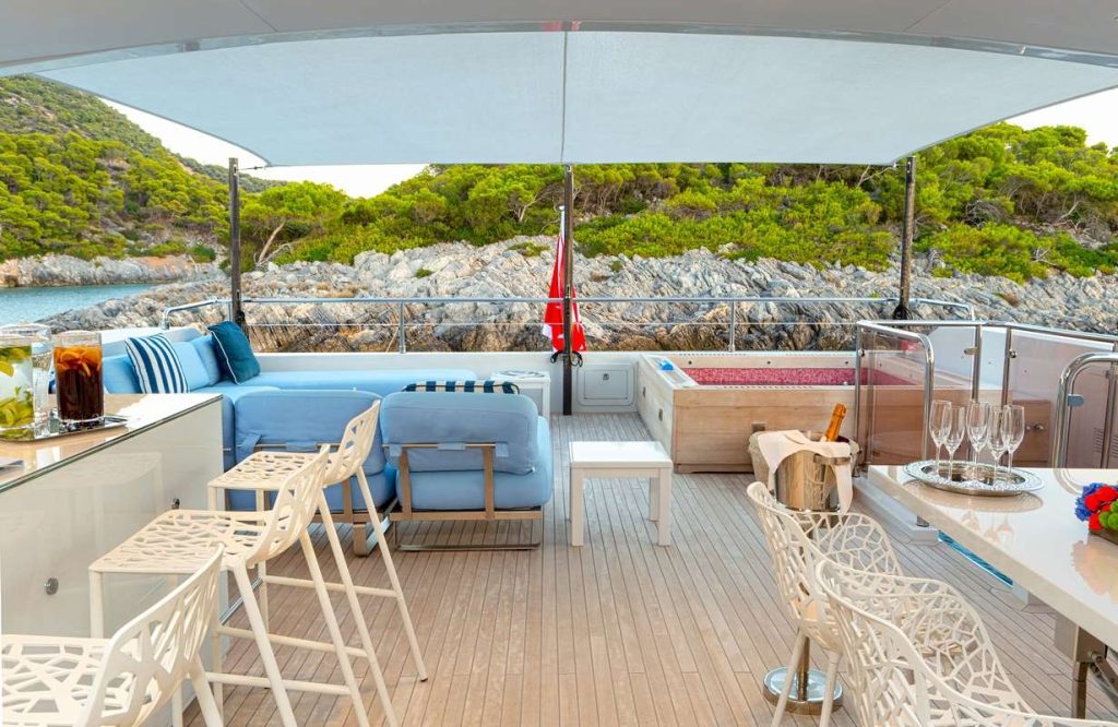 Yacht exterior image