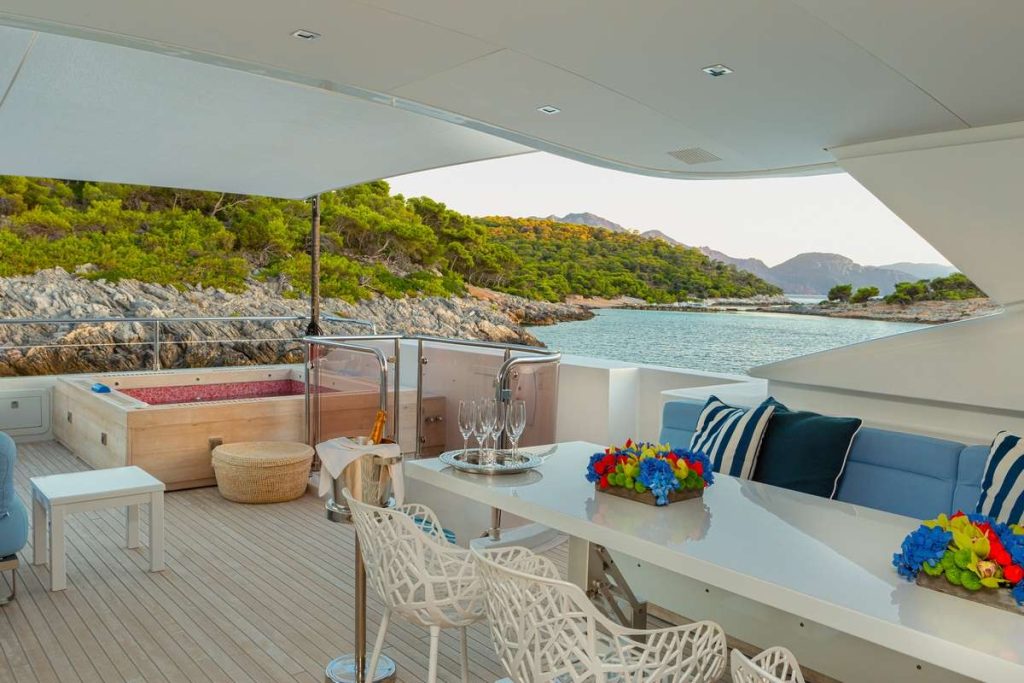 Yacht exterior image