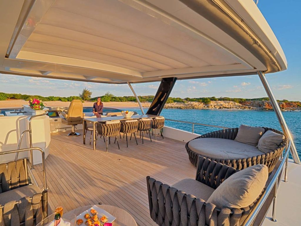 Yacht exterior image