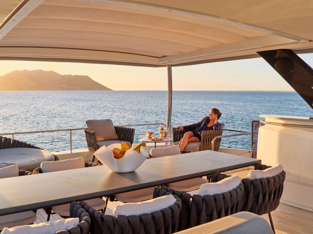 Yacht exterior image