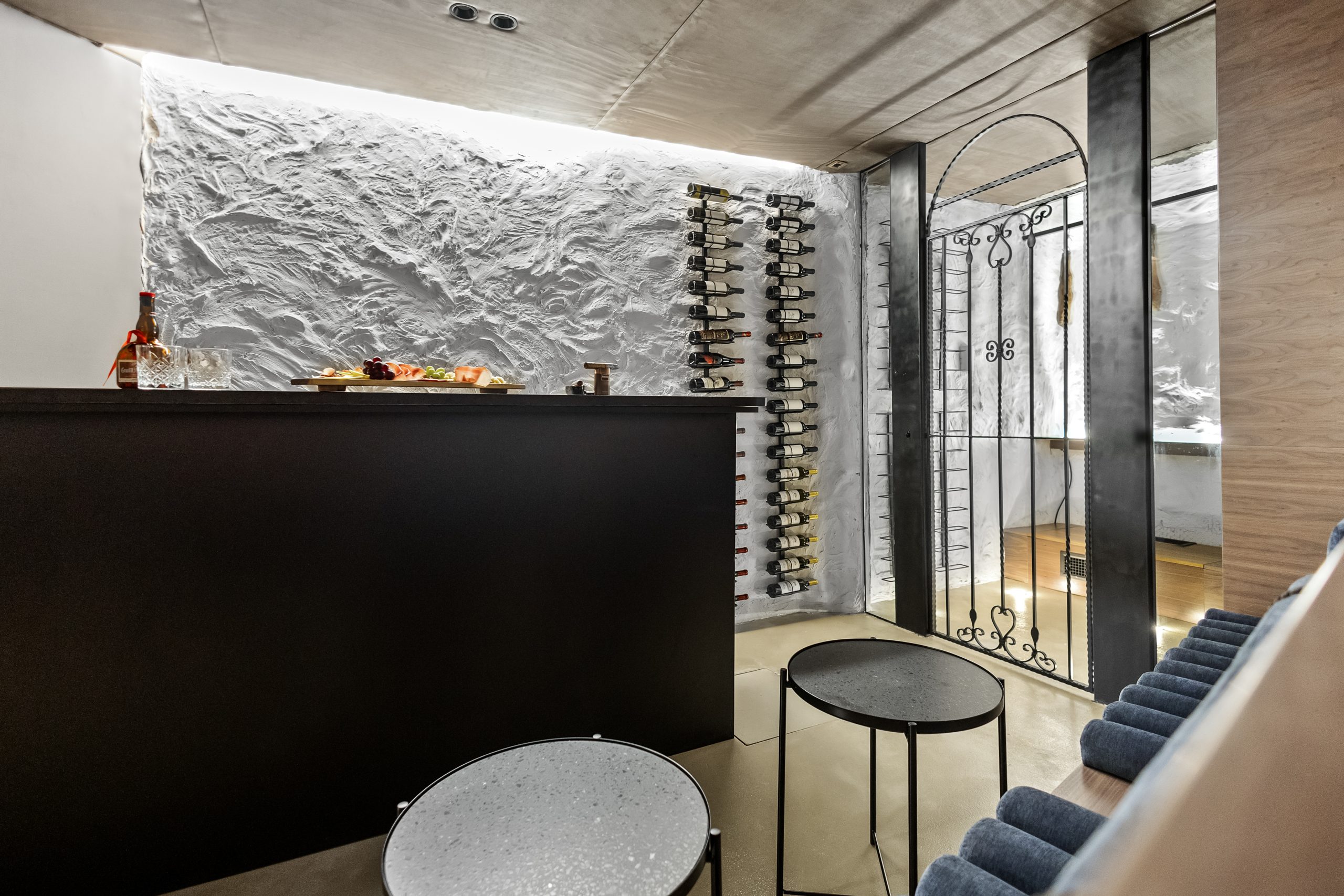 BELLA Whiskey and cigar bar - Lower deck