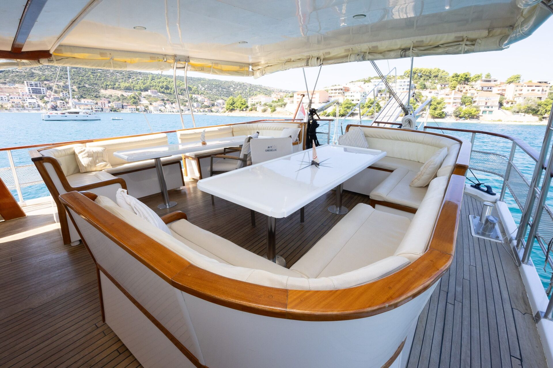 Yacht exterior image