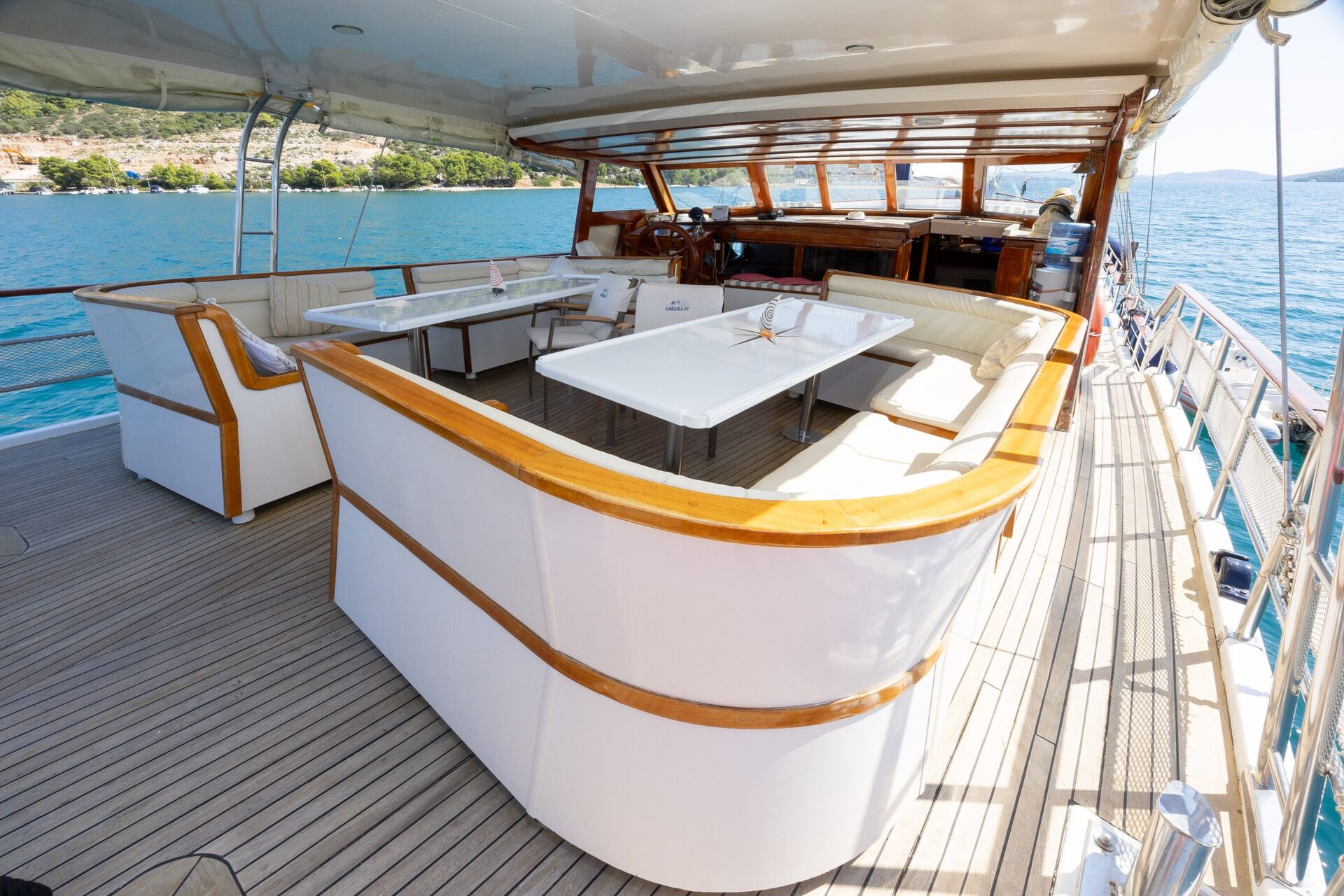 Yacht exterior image