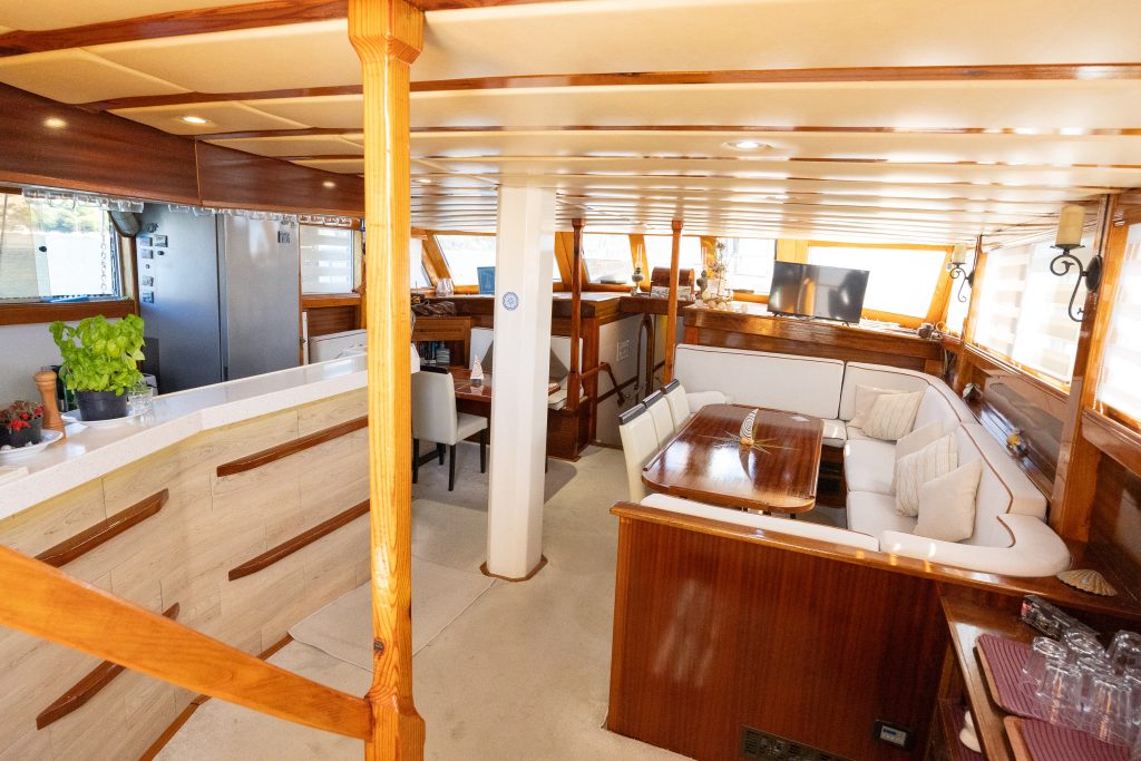 Yacht interior image