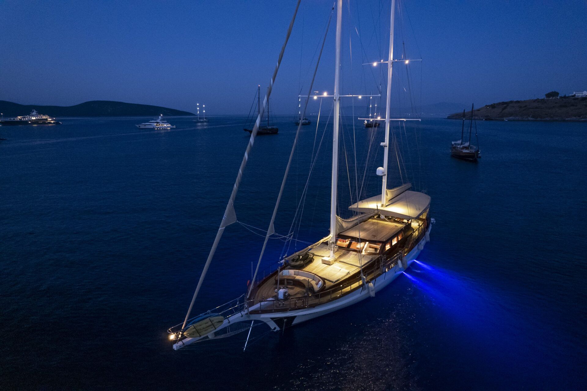 Yacht exterior image