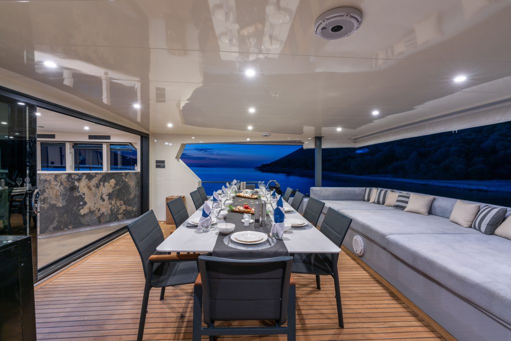 Yacht exterior image