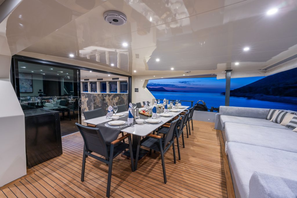 Yacht exterior image