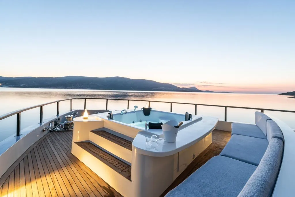 Yacht exterior image