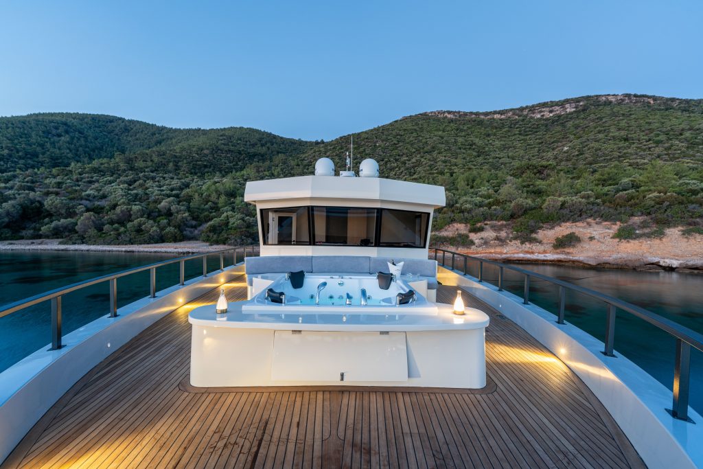 Yacht exterior image