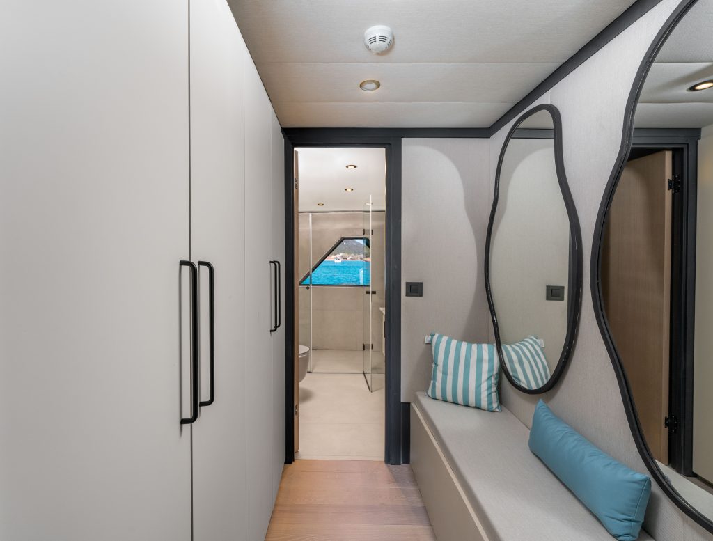 Yacht interior image