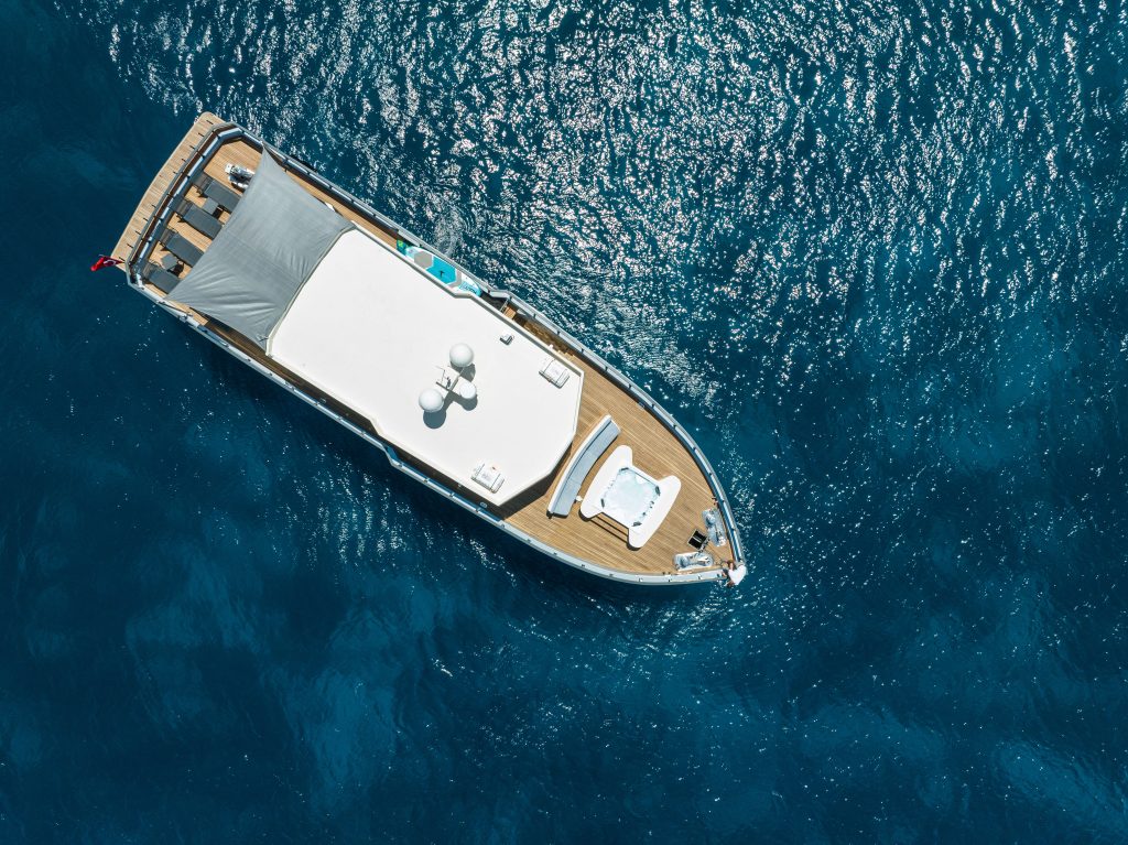 Yacht exterior image