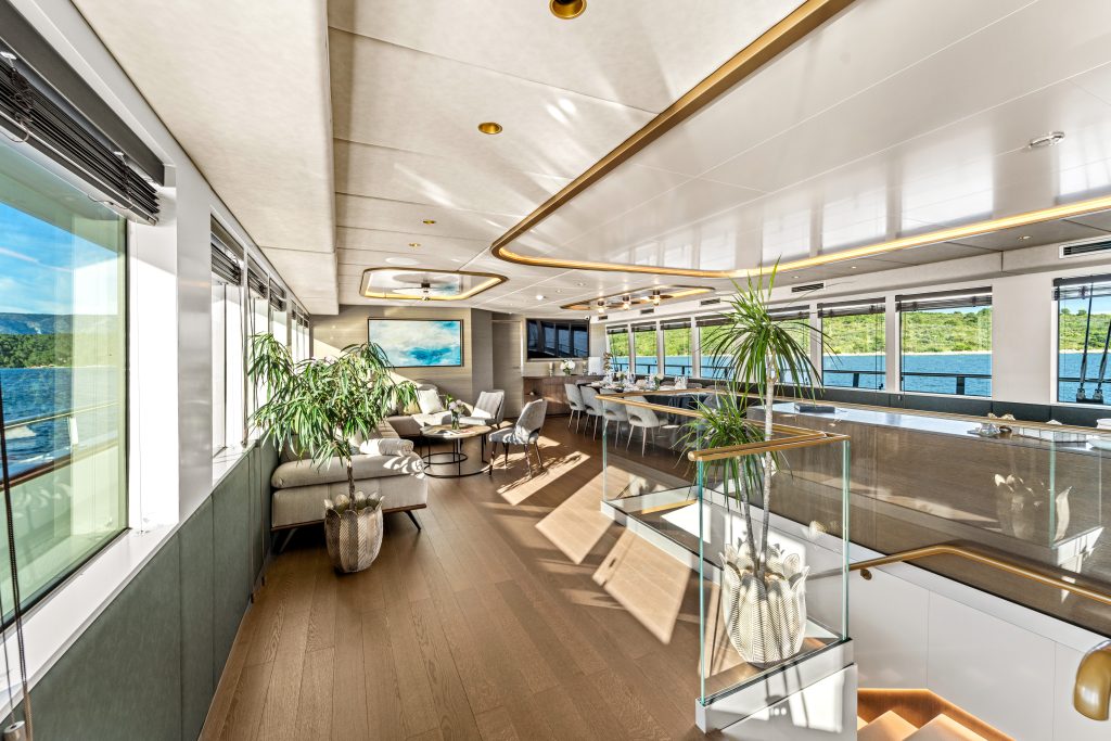 ANIMA MARIS Salon - Main deck