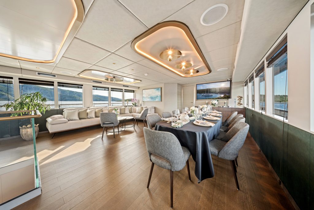 ANIMA MARIS Salon - Main deck