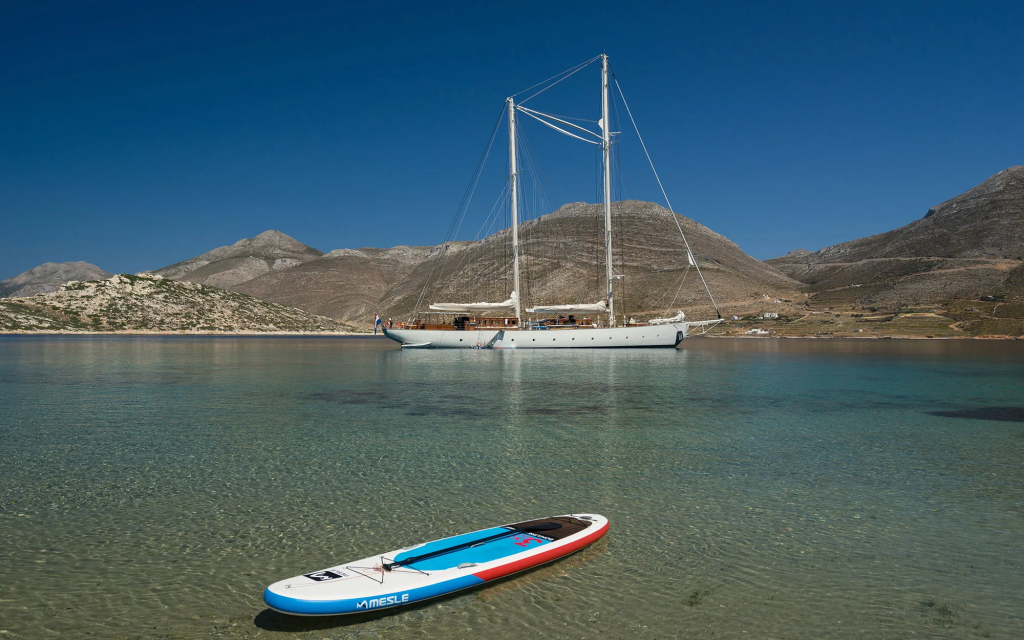 Yacht exterior image