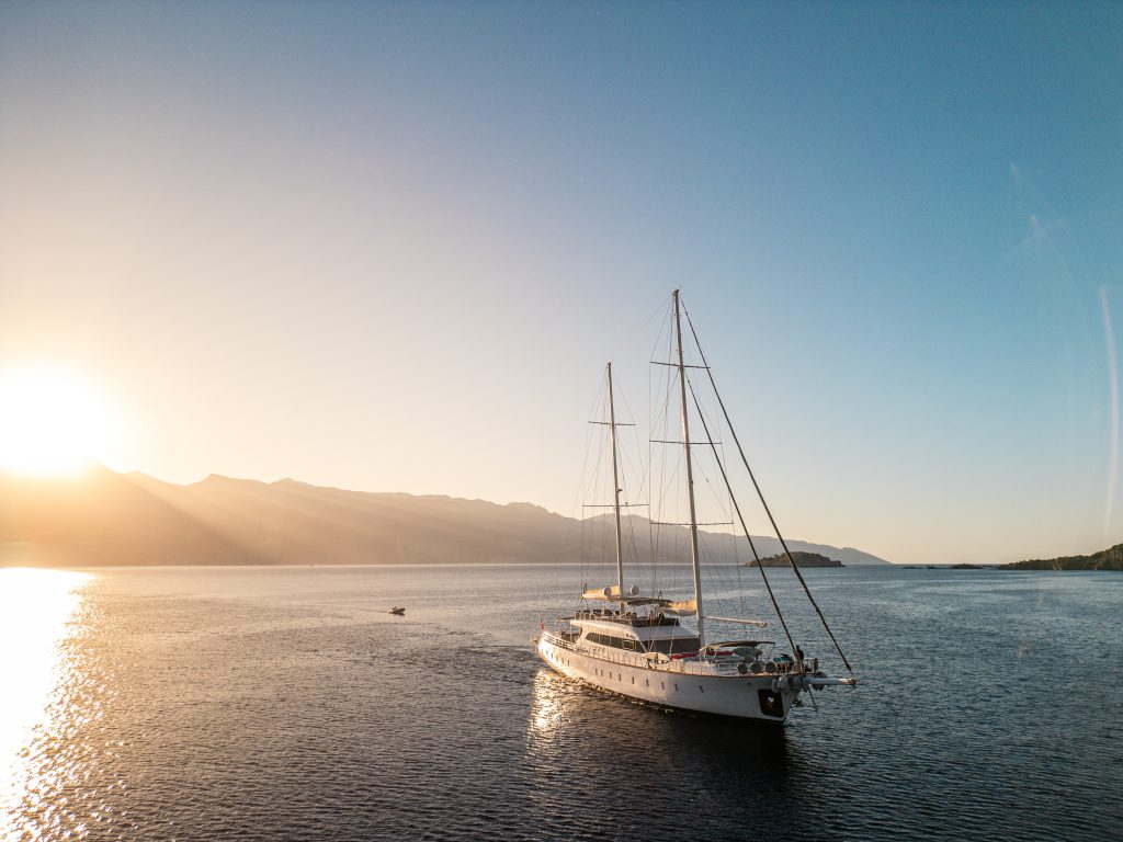Yacht exterior image